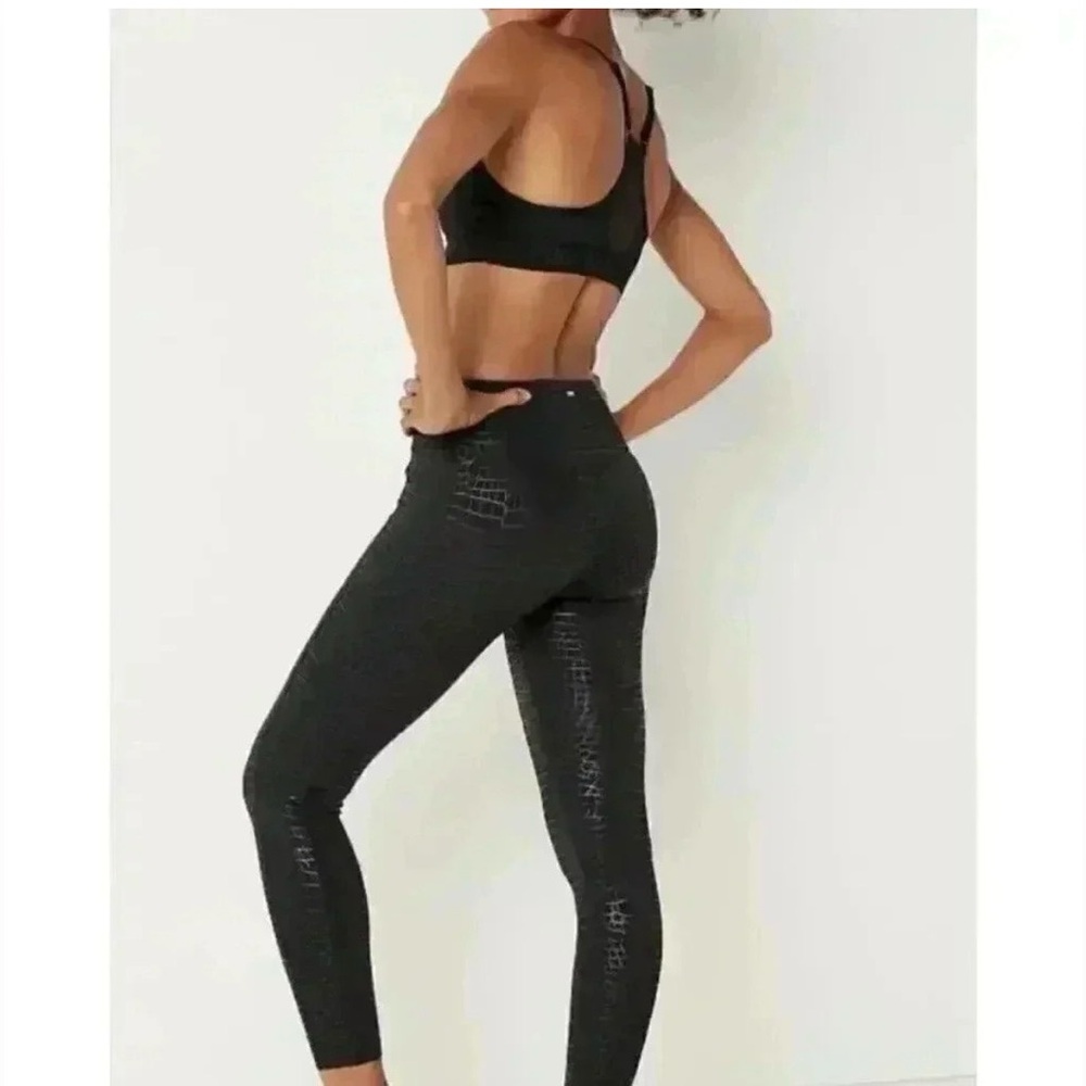 Victoria’s Secret Pink size S Black Crocodile Ultimate V High-Waist Leggings